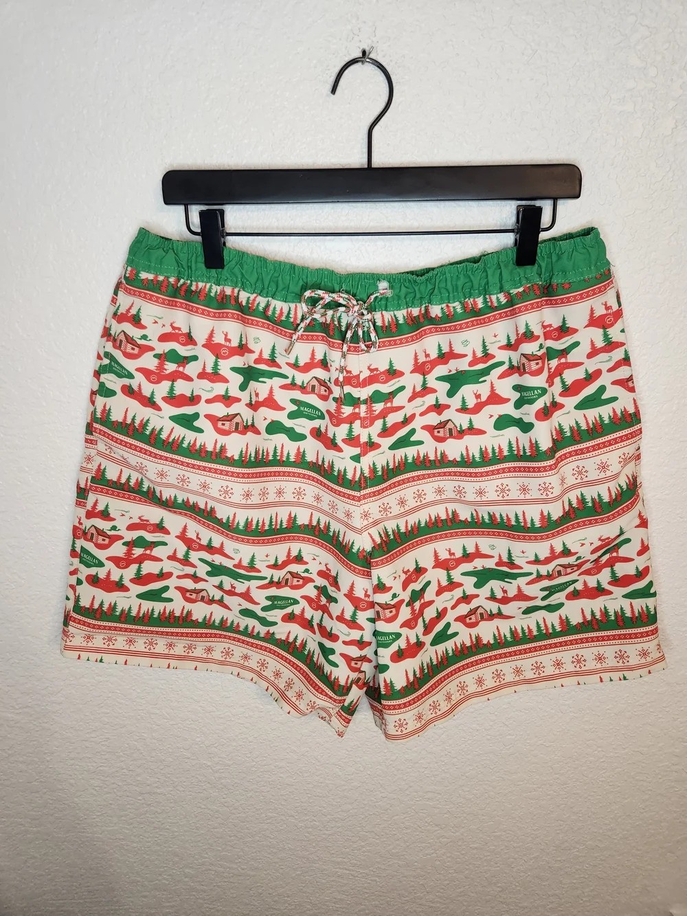 Magellan Fish Gear Men’s L Water Repellent Holiday Shorts Christmas Jeep